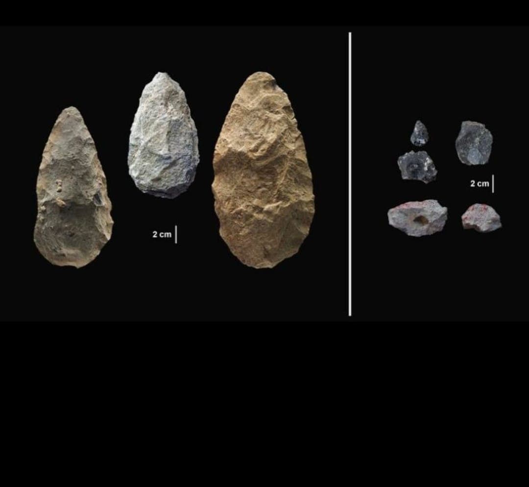Acheulean handaxes and smaller stone tools with scale bars